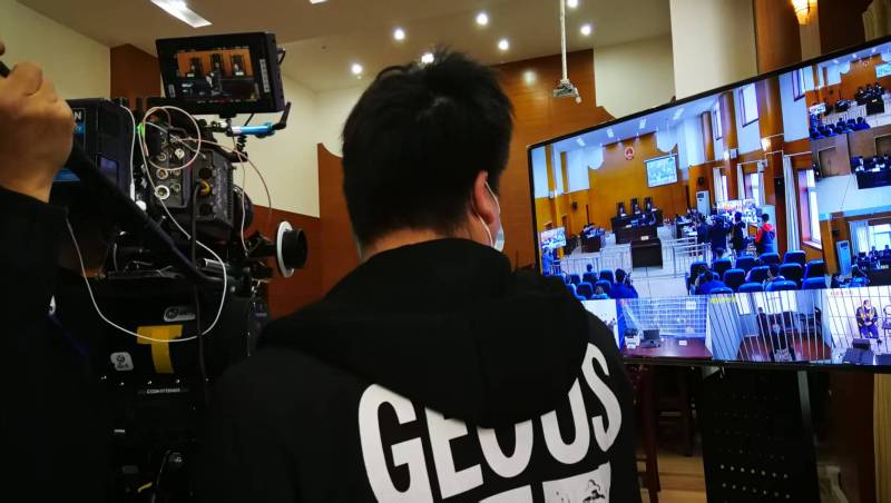 AI生成VS人工创意——台安县广告片拍摄公司的技术浪漫主义实践